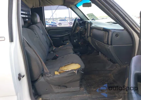 2001 Chevrolet Silverado from USA, damaged, VIN 1GCHC24G21E256013